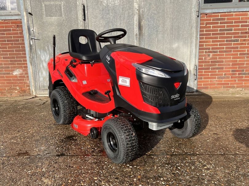 Ein Rasentraktor der Marke AL-KO